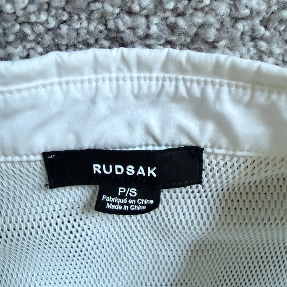 RUDSAK Ivory Sleeveless Button-Down Shirt - Picture 3 of 8